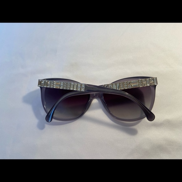 🤍$650. Chanel Top of the line Iconic “Bijou” Trans. Gray with Strass Crystals! - Picture 13 of 15